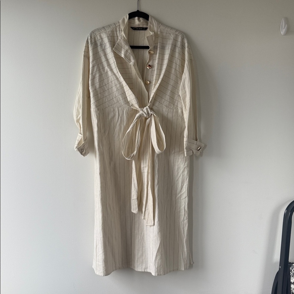 016 Zara Cream & Black Pin-Striped Gold Buttons with Cuffed Sleeves, Stylish - Picture 5 of 10